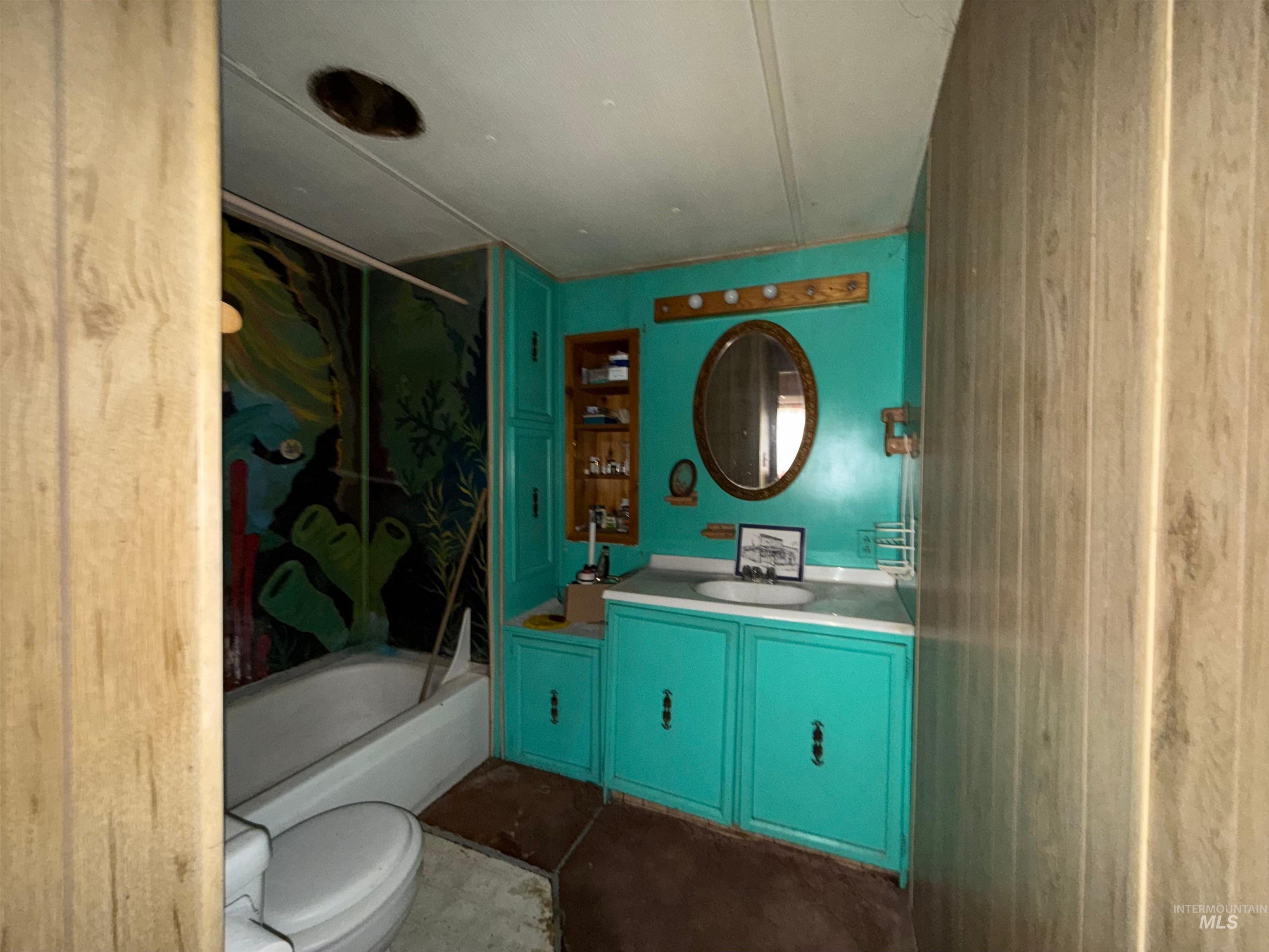 140 Ridgeway Drive Elk City, ID 83525 - Photo 27 of 47 Full bathroom with shower / tub combo and vanity