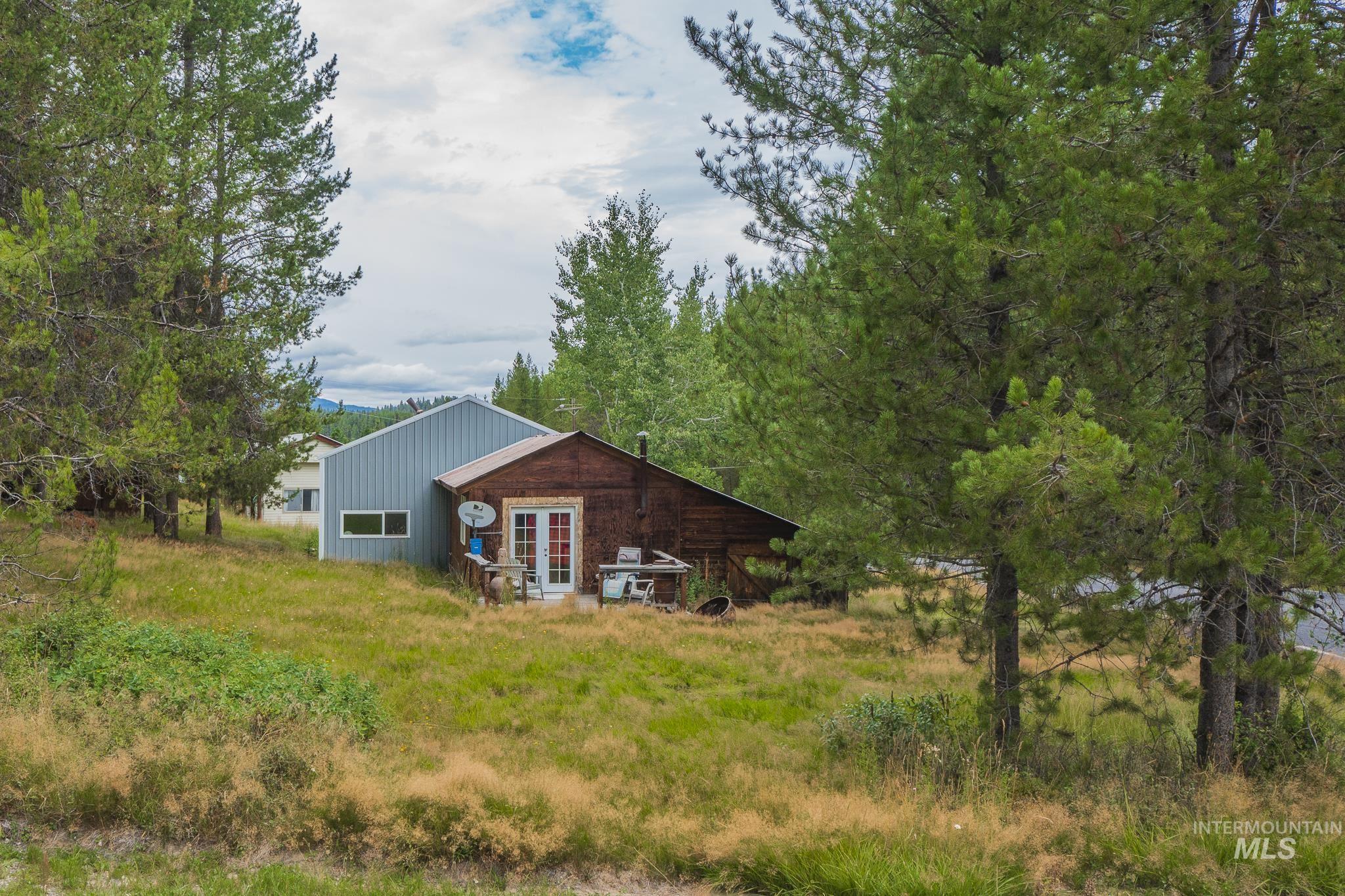 140 Ridgeway Drive Elk City, ID 83525 - Photo 43 of 47 Rear view of property
