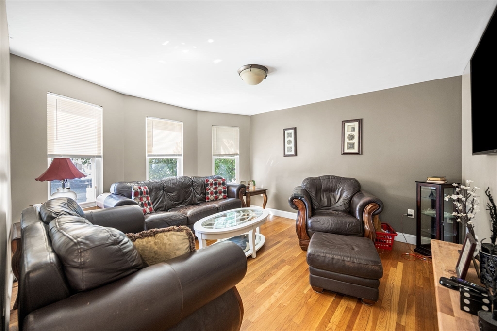 190 Shute Street Everett, MA 02149 - Photo 4 of 16