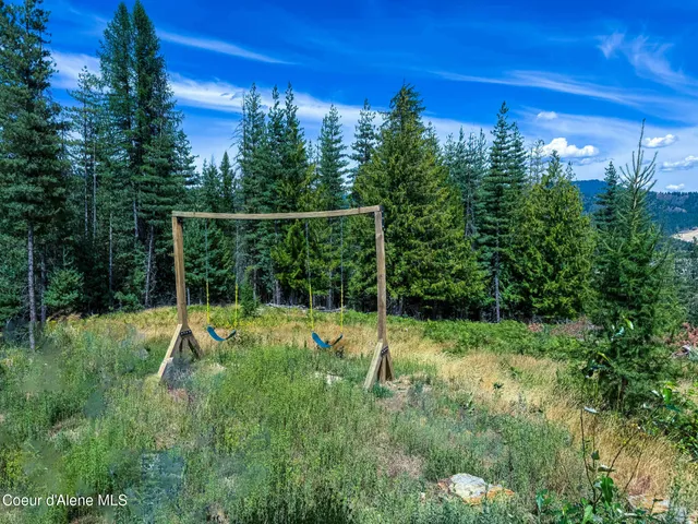 $299,000 | 1001 Pine Ridge Lane, Pinehurst, ID 83850