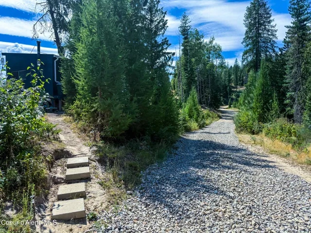 $299,000 | 1001 Pine Ridge Lane, Pinehurst, ID 83850