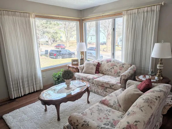 $289,000 | 209 South 10th Street, Montevideo, MN 56265