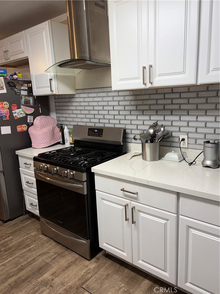 646 El Rancho Drive El Cajon, CA 92019 - Photo 9 of 23 a kitchen with white cabinets and appliances