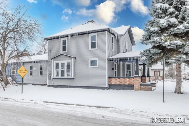 $265,900 | 922 Burton Street Southwest, Wyoming, MI 49509