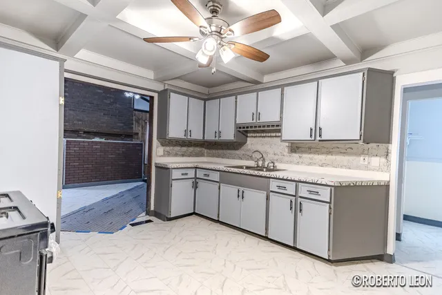 $265,900 | 922 Burton Street Southwest, Wyoming, MI 49509