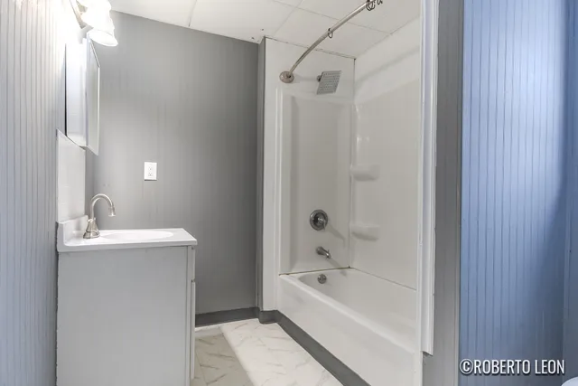 $265,900 | 922 Burton Street Southwest, Wyoming, MI 49509