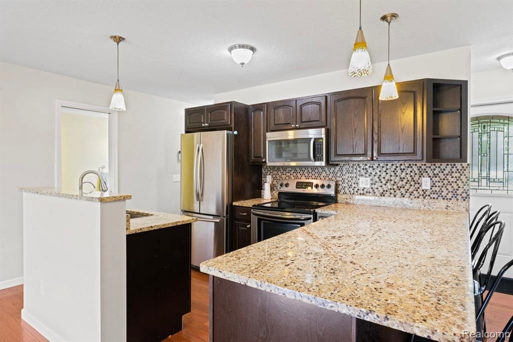 2124 Vernor Road Lapeer, MI 48446 - Photo 5 of 47