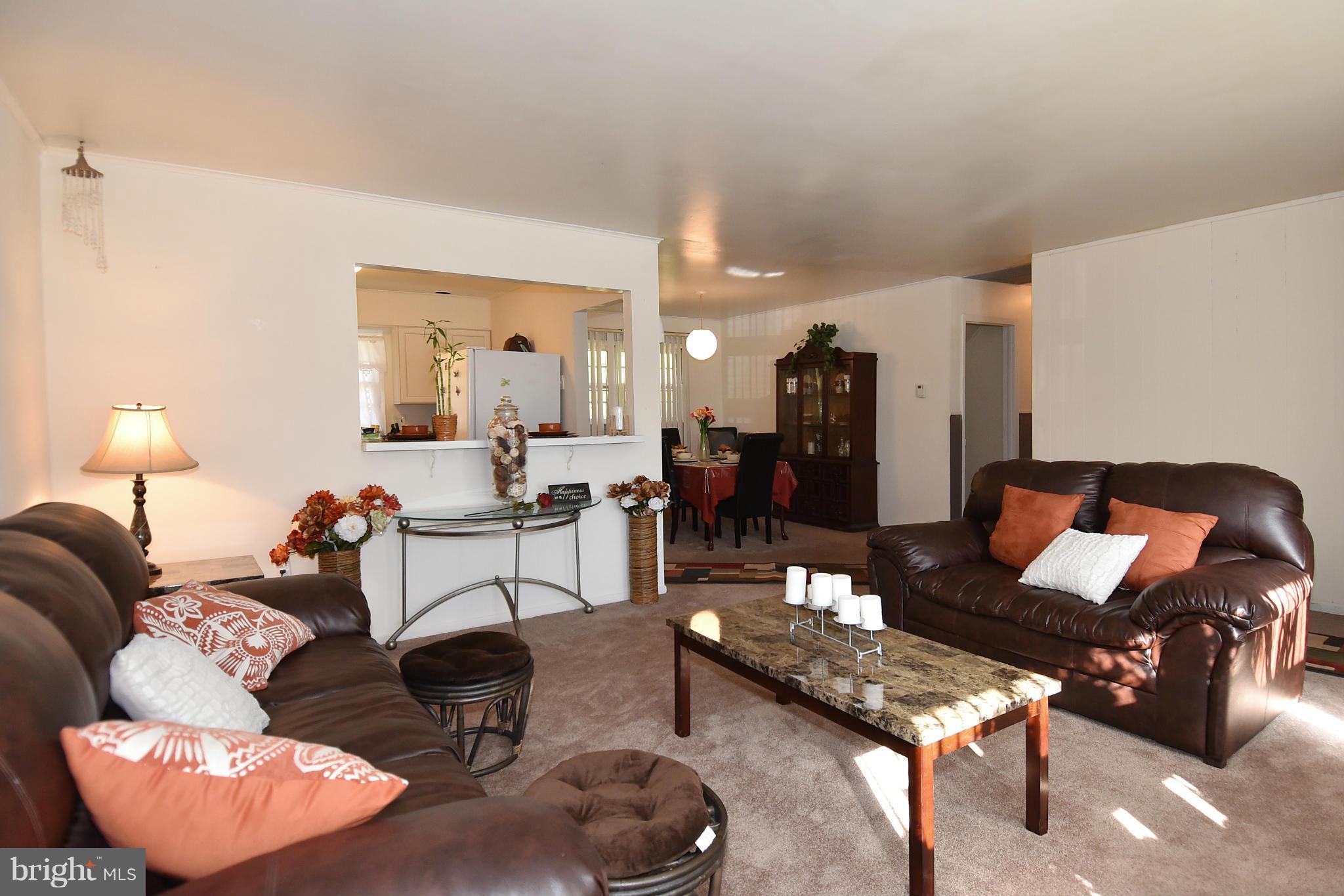 9012 Spring Avenue Lanham, MD 20706 - Photo 3 of 16 Living Room