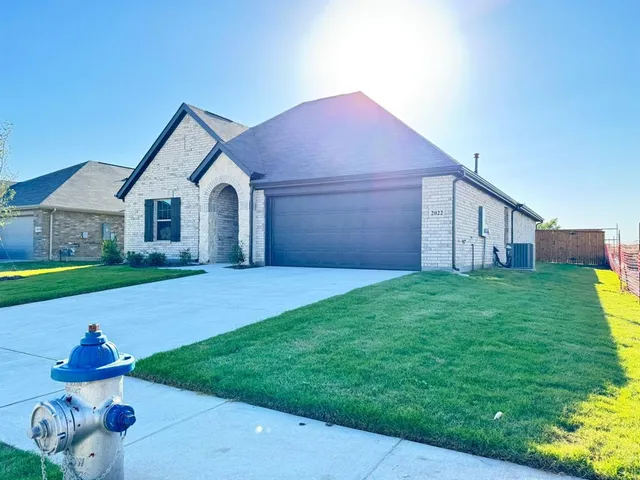 $2,000 | 2022 Sycamore Rdg Trail, Van Alstyne, TX 75495