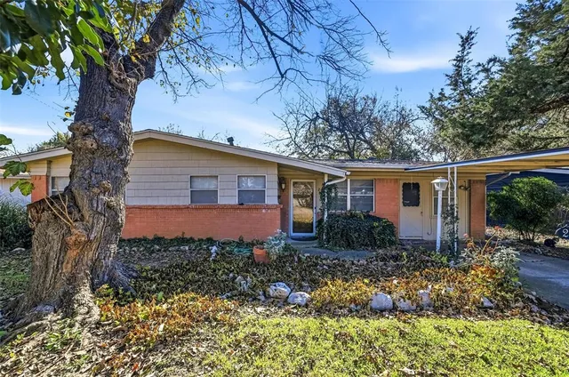 $199,900 | 206 West Ridgewood Drive, Garland, TX 75041