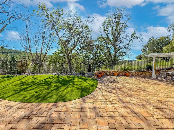 $1,995,000 | 491 Twin Oaks Court, Thousand Oaks, CA 91362
