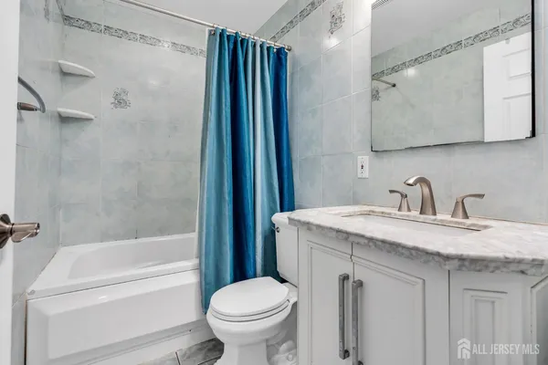 $699,900 | 17 Heritage Drive, Howell, NJ 07731