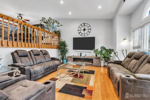$699,900 | 17 Heritage Drive, Howell, NJ 07731