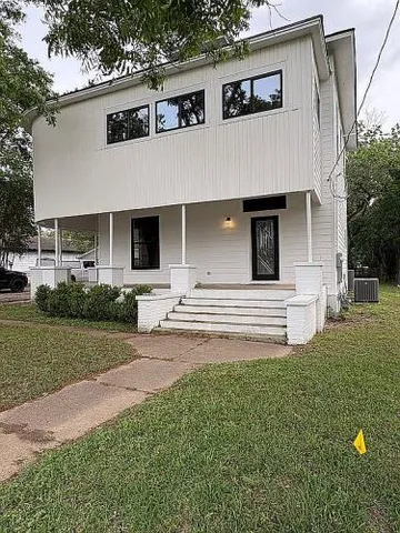 $385,000 | 308 East Morris Street, Unit 308, Yoakum, TX 77995