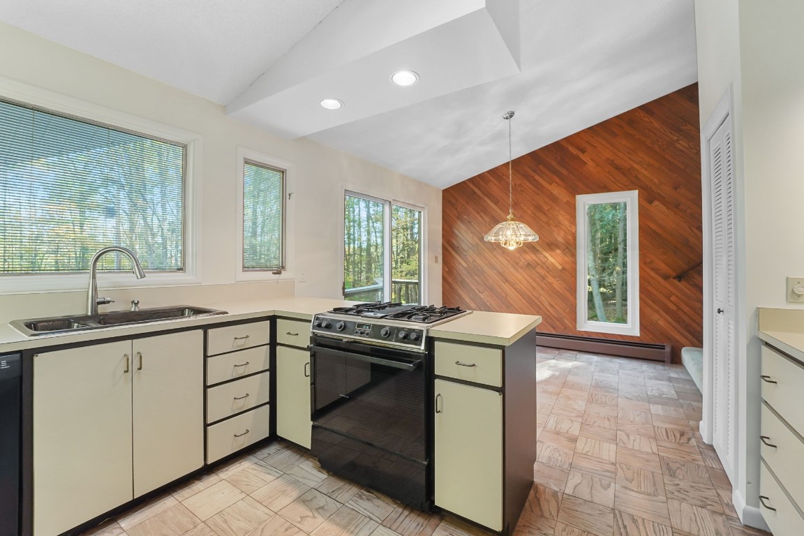 352 West Hill Road Vestal, NY 13850 - Photo 11 of 34 Gallery Image 11