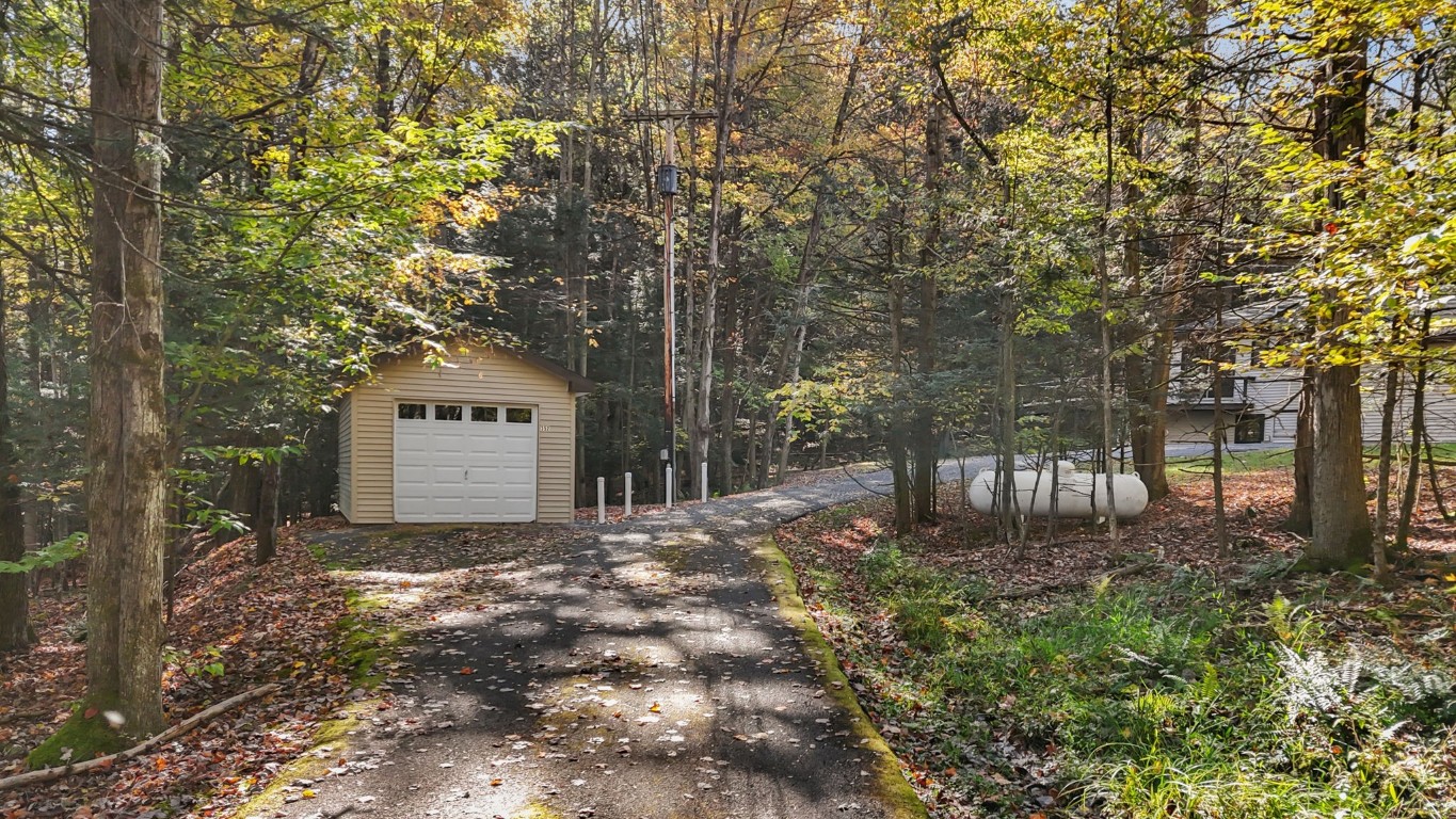 352 West Hill Road Vestal, NY 13850 - Photo 3 of 34 Gallery Image 3