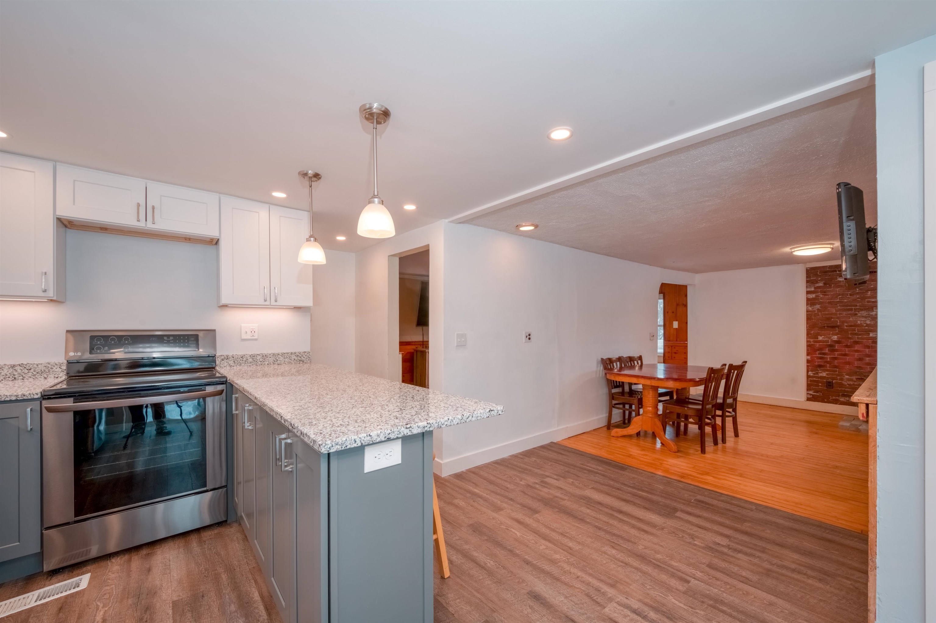 307 Raymond Road Candia, NH 03034 - Photo 9 of 40