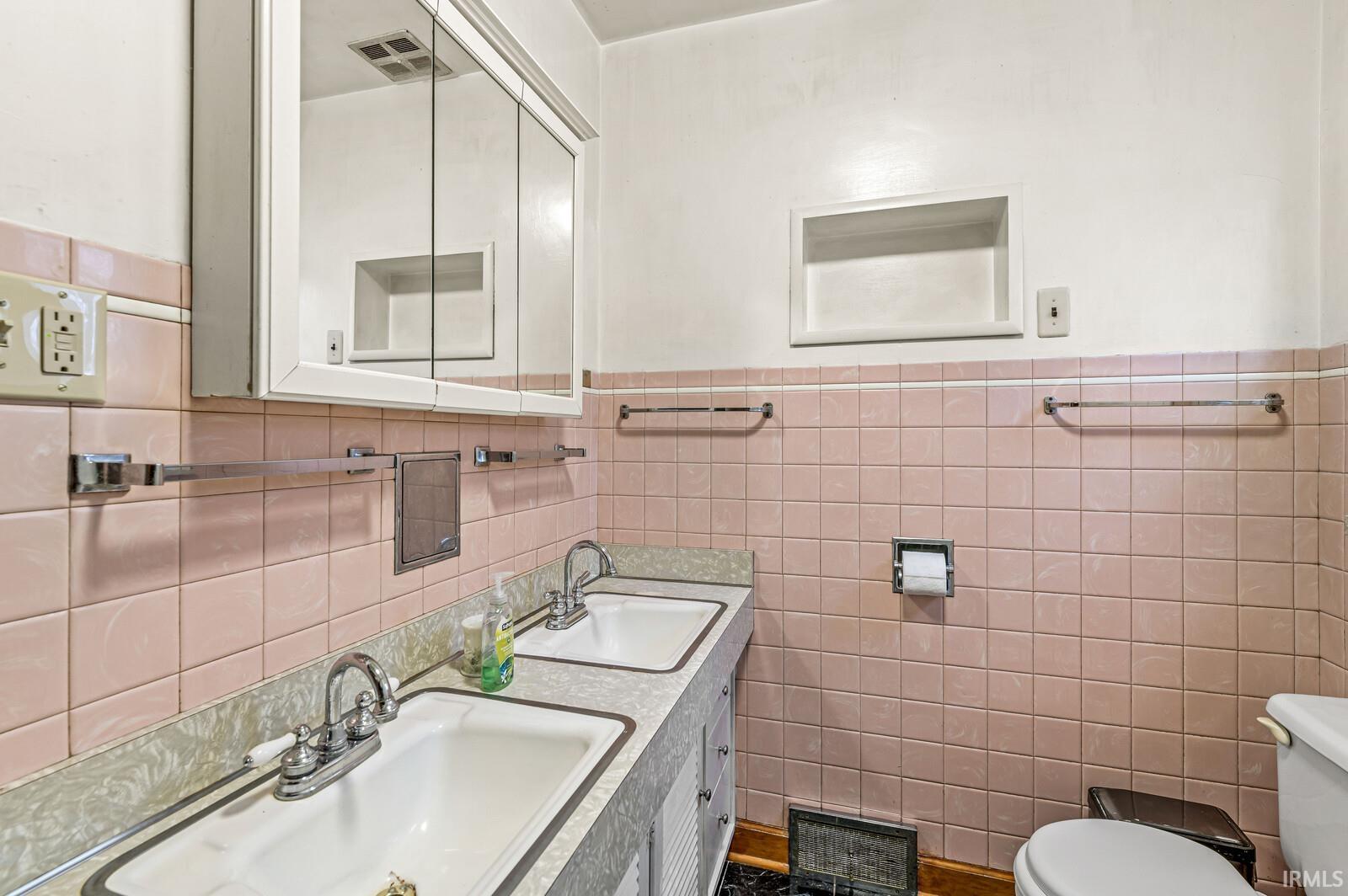 52420 Laurel Road South Bend, IN 46637 - Photo 17 of 29 Gallery Image 17