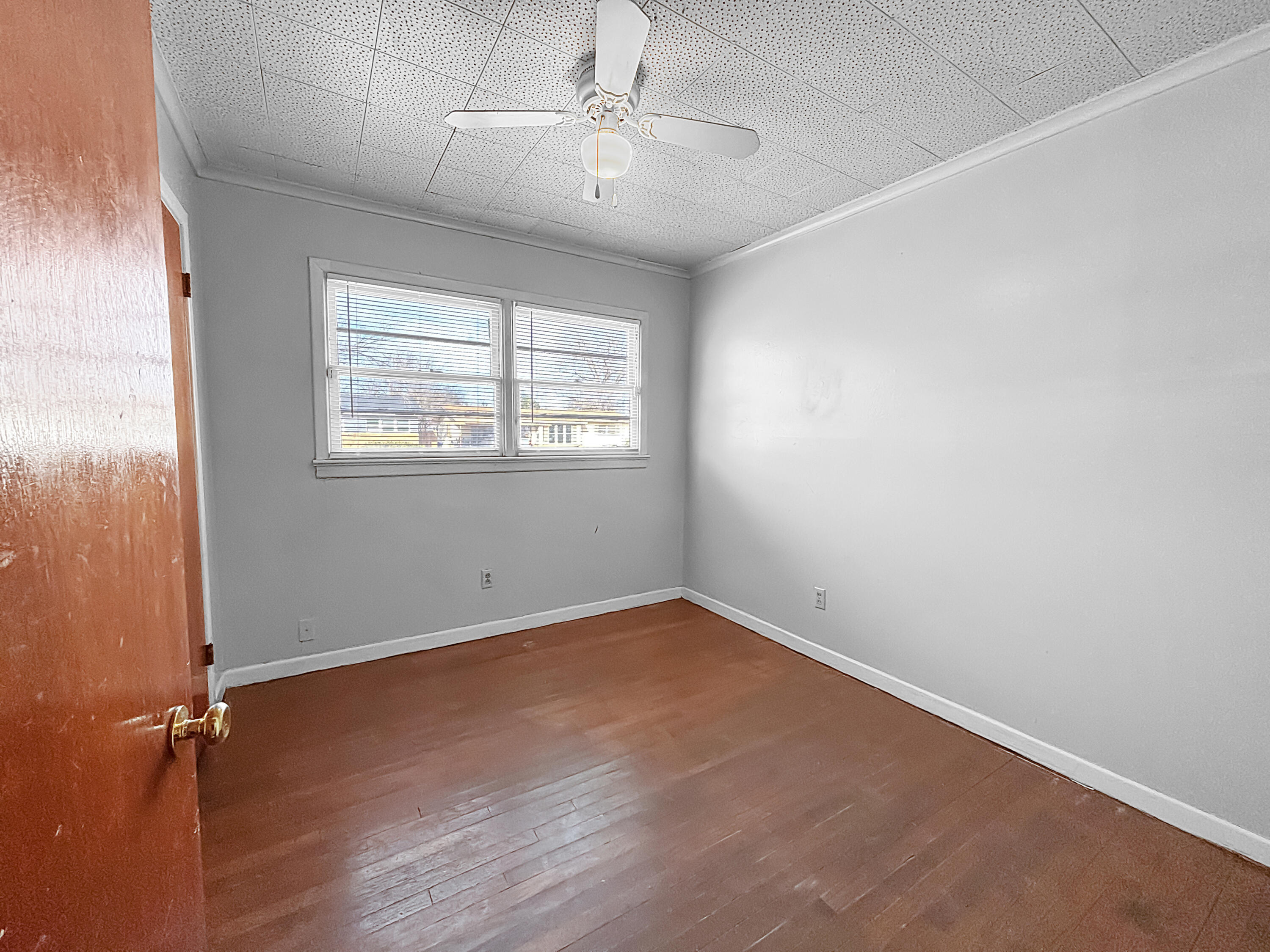 4411 45th Street Lubbock, TX 79414 - Photo 22 of 44 an empty room with a window and ceiling fan