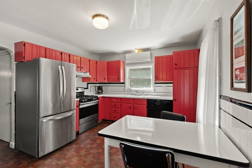 29 York Road Lynn, MA 01904 - Photo 5 of 33 Gallery Image 5