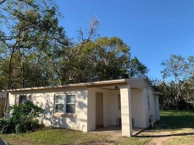 a view of a small house with yard