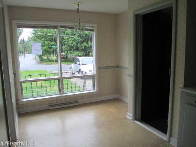 1411 Forrest Street High Point, NC 27262 - Photo 4 of 10 Interior Space/Layout.