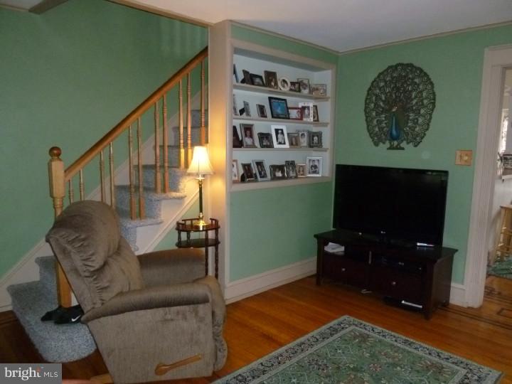 1 Oakley Road Upper Darby, PA 19082 - Photo 4 of 20 Living Room