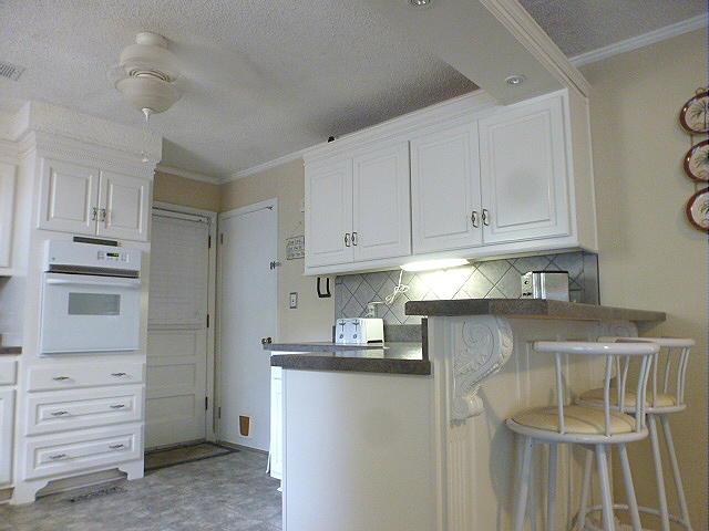 965 Gratton Road Clarksville, TN 37043 - Photo 11 of 21 View of Kitchen Bar area plus lots of additional cabinetry and Tiled Backsplash