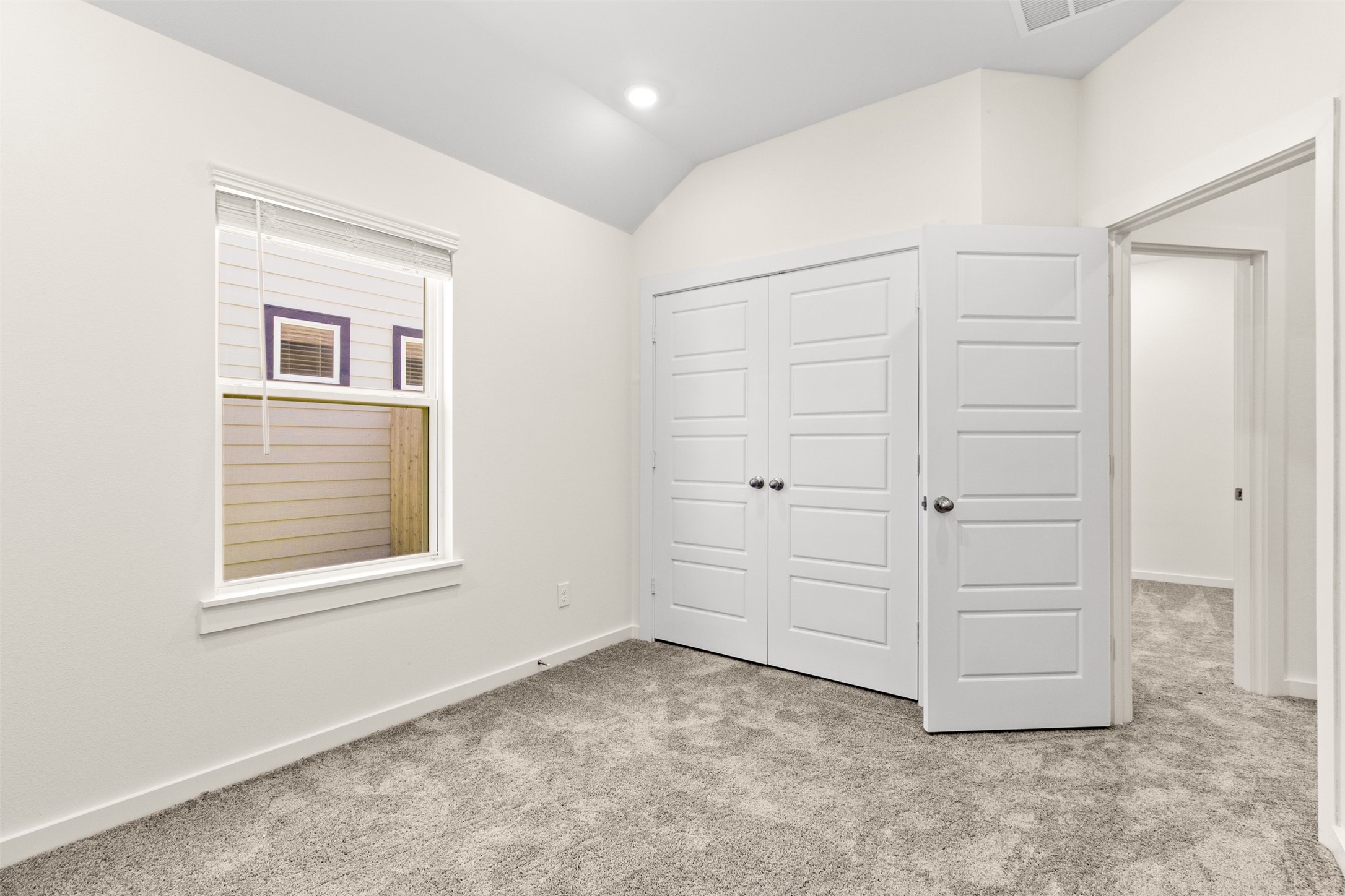 6643 Escondido Drive Rosharon, TX 77583 - Photo 16 of 25 an empty room with windows and cabinet