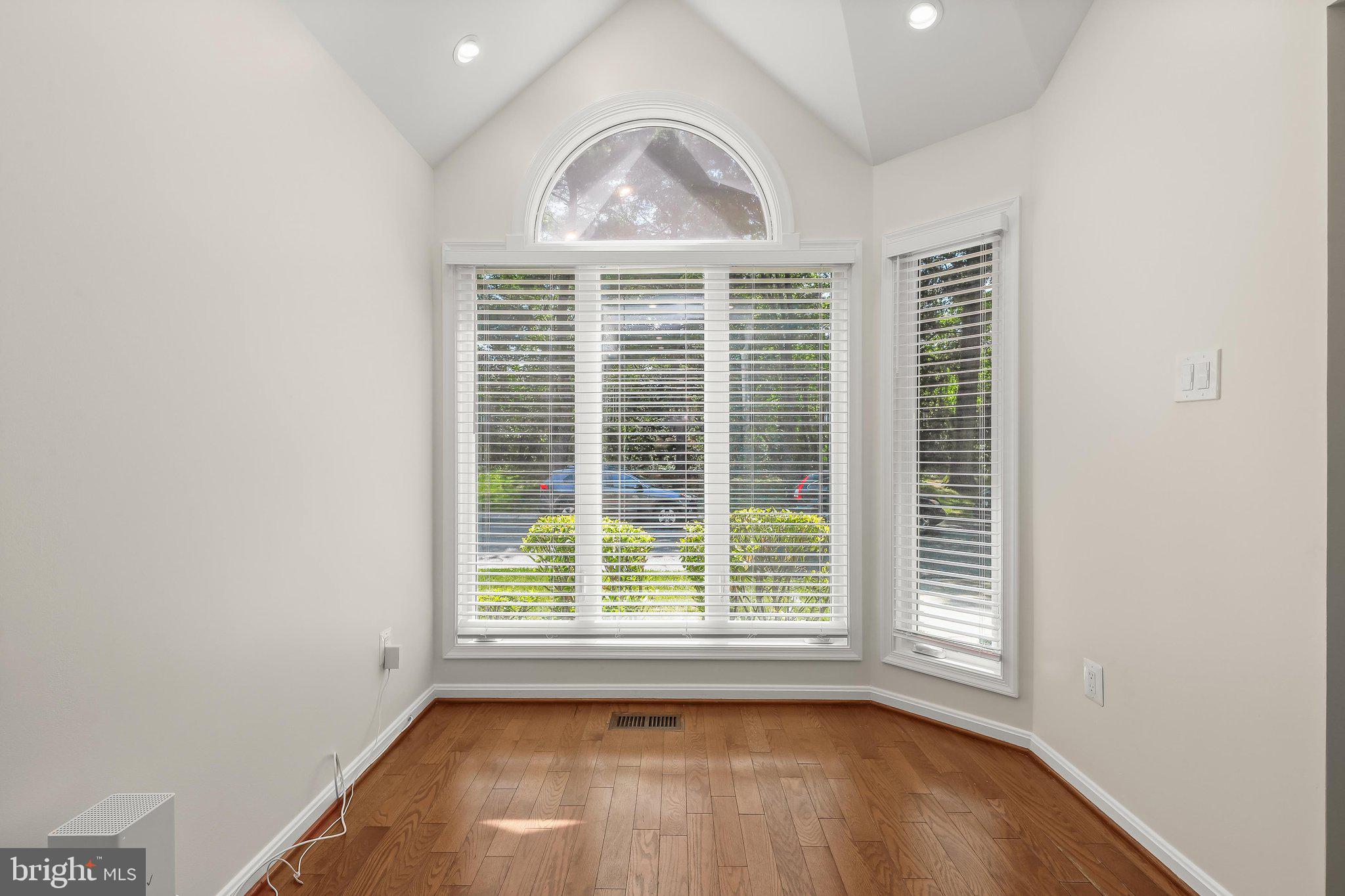 5189 Columbia Road, Unit 10 49 Columbia, MD 21044 - Photo 11 of 55 Breakfast room