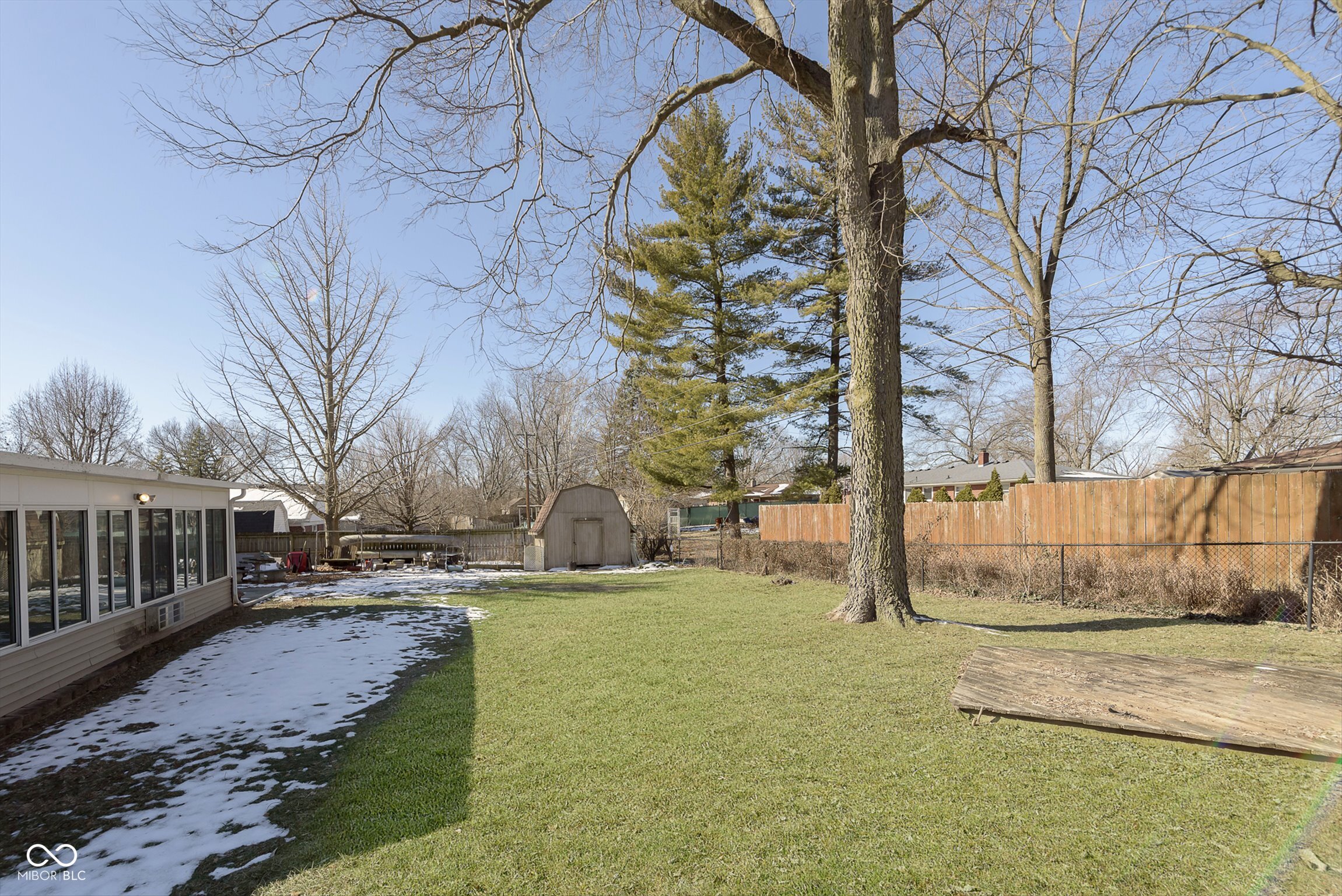 2054 Woodcrest Road Indianapolis, IN 46227 - Photo 4 of 33 Gallery Image 4