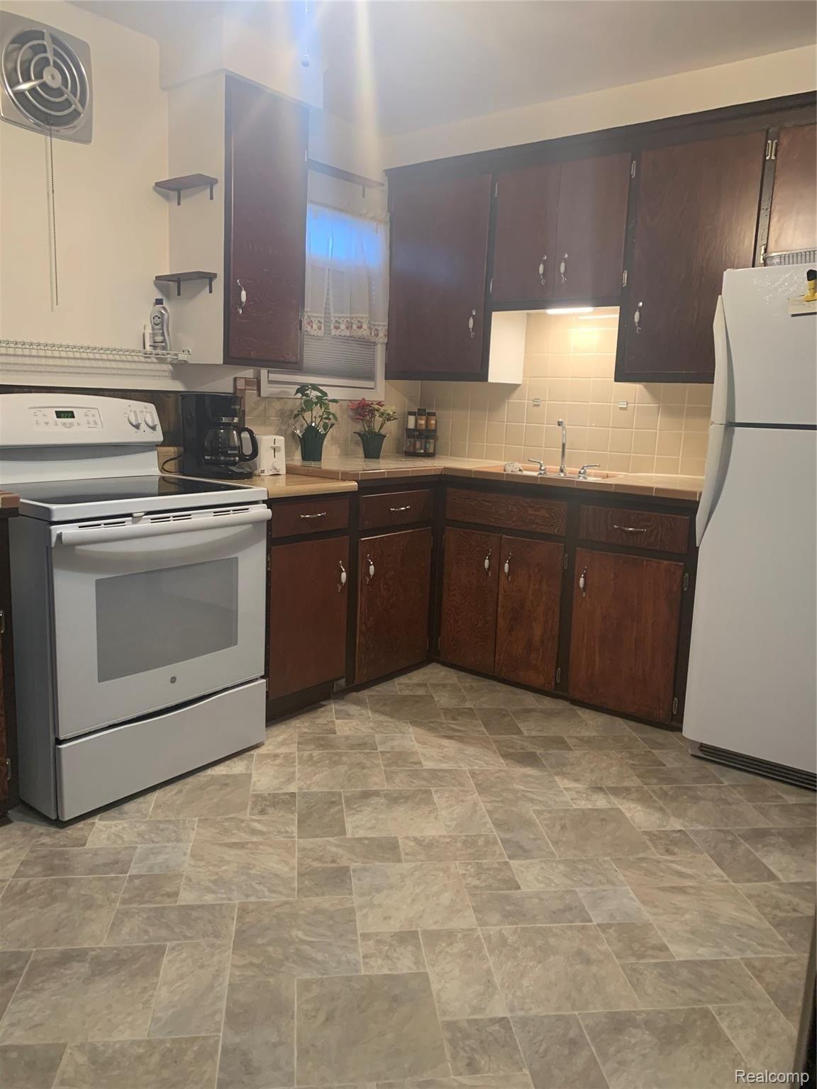 4786 Fish Lake Road North Branch, MI 48461 - Photo 3 of 18 IMG_2751 (1).jpg