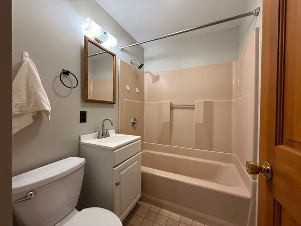 $2,100 | 132 Coburn Avenue, Unit 1, Worcester, MA 01604