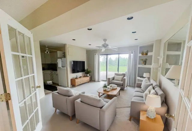 $425,000 | 61 West Tiana Road, Unit 3, Hampton Bays, NY 11946