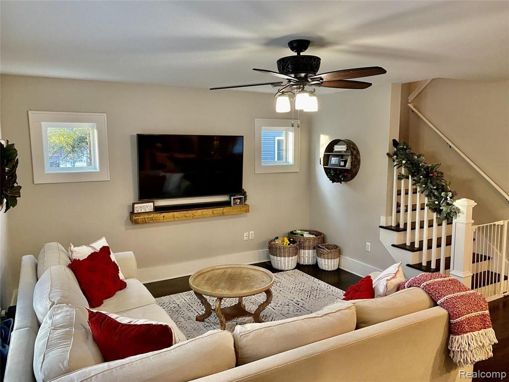 810 Lockwood Road Royal Oak, MI 48067 - Photo 9 of 28