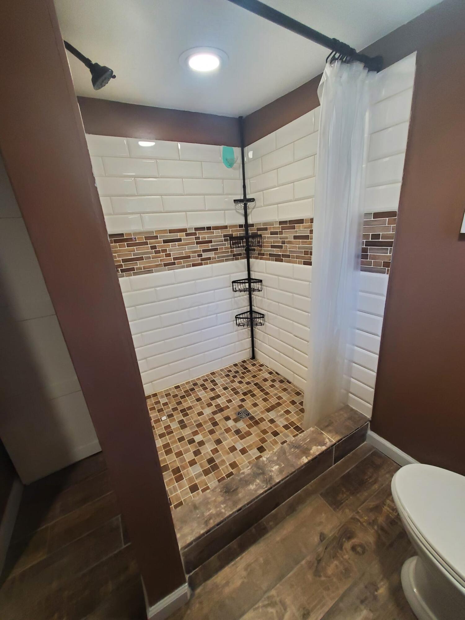 13963 Custers Point Road Northeast, Unit 27 Thornville, OH 43076 - Photo 17 of 34 13963 Custers Shower 2
