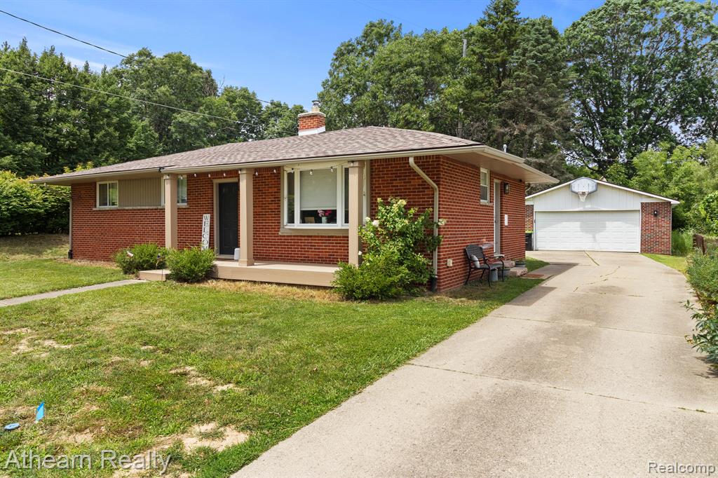 1290 State Road Fenton, MI 48430 - Photo 3 of 32 Gallery Image 3