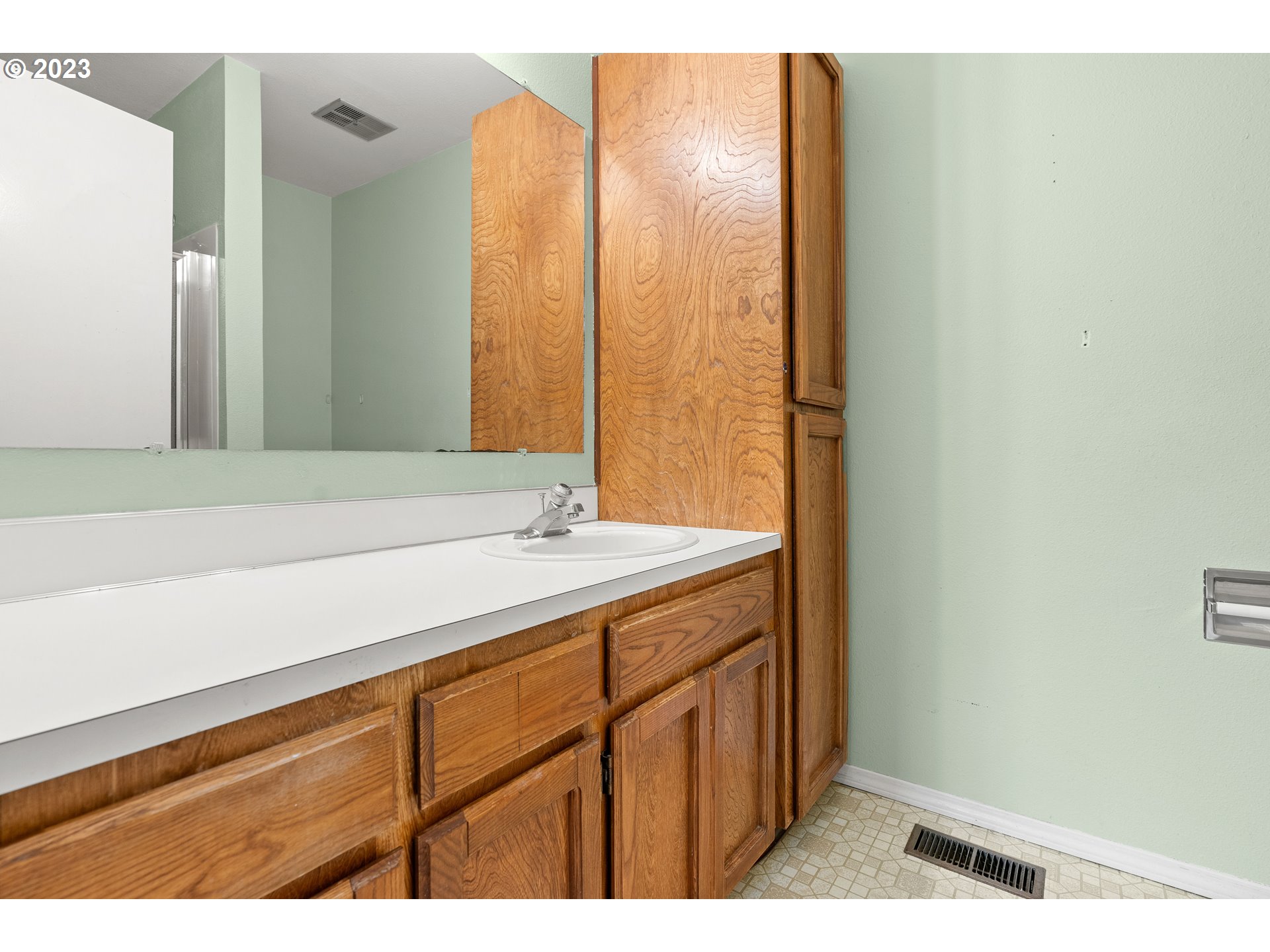 14575 Southwest Walker Road, Unit A1 Beaverton, OR 97006 - Photo 17 of 30 Gallery Image 17