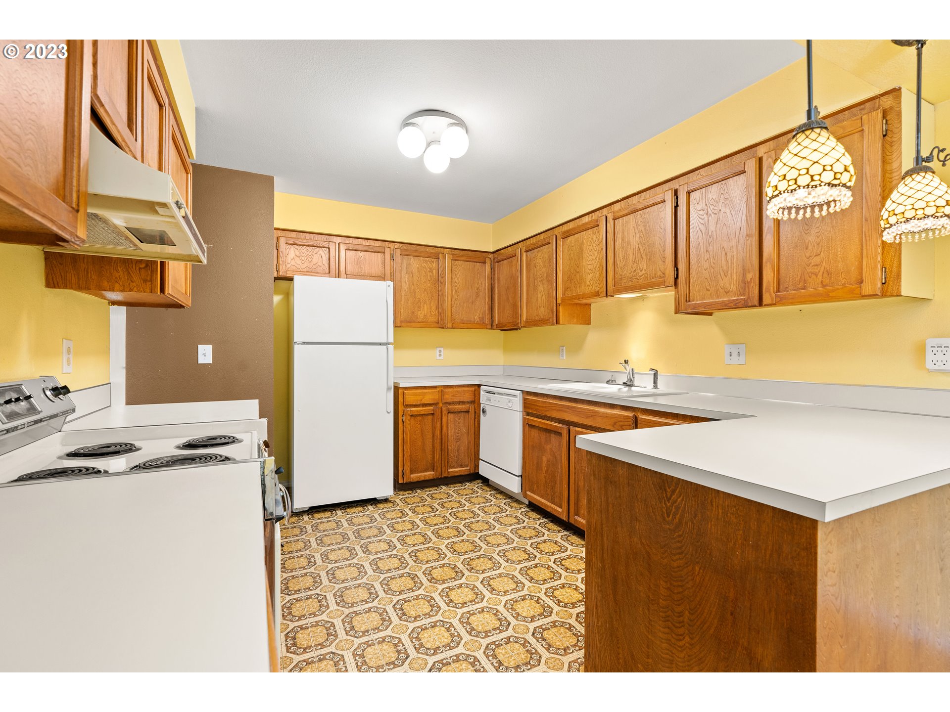 14575 Southwest Walker Road, Unit A1 Beaverton, OR 97006 - Photo 10 of 30 Gallery Image 10