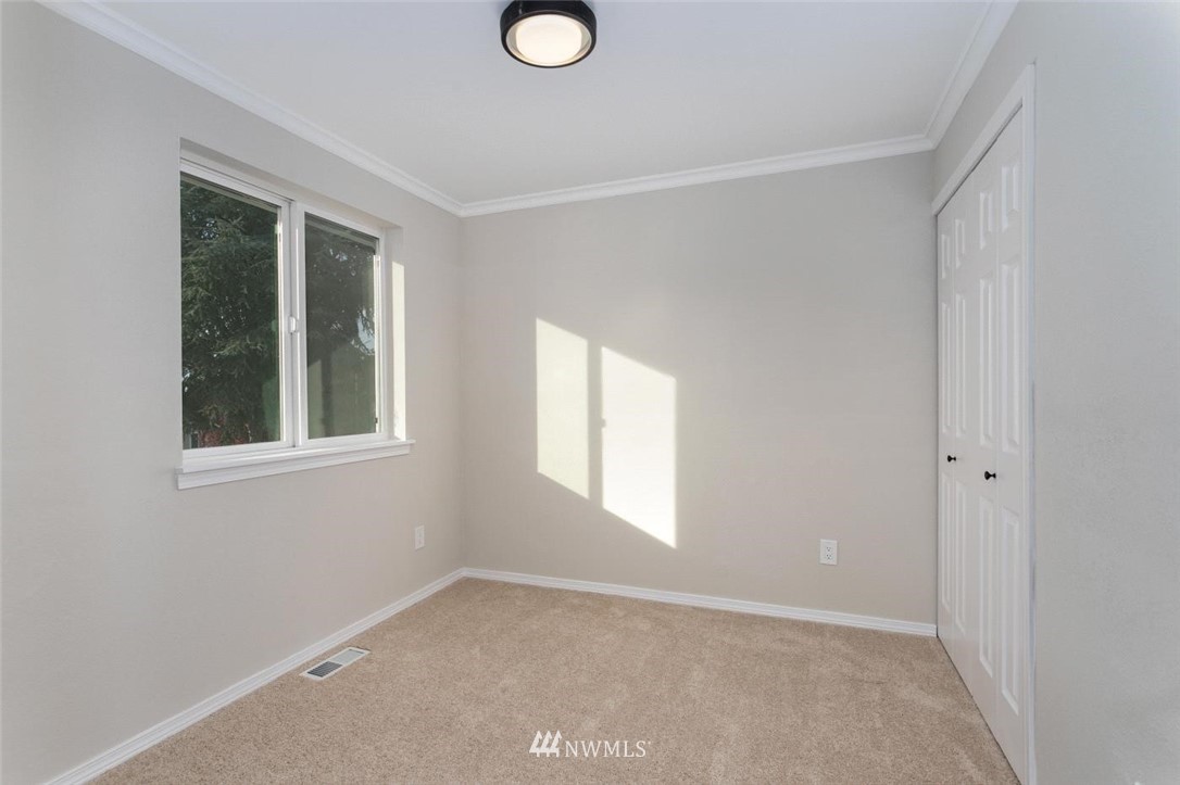 456 Edmonds Court Northeast Renton, WA 98056 - Photo 14 of 25 an empty room with windows