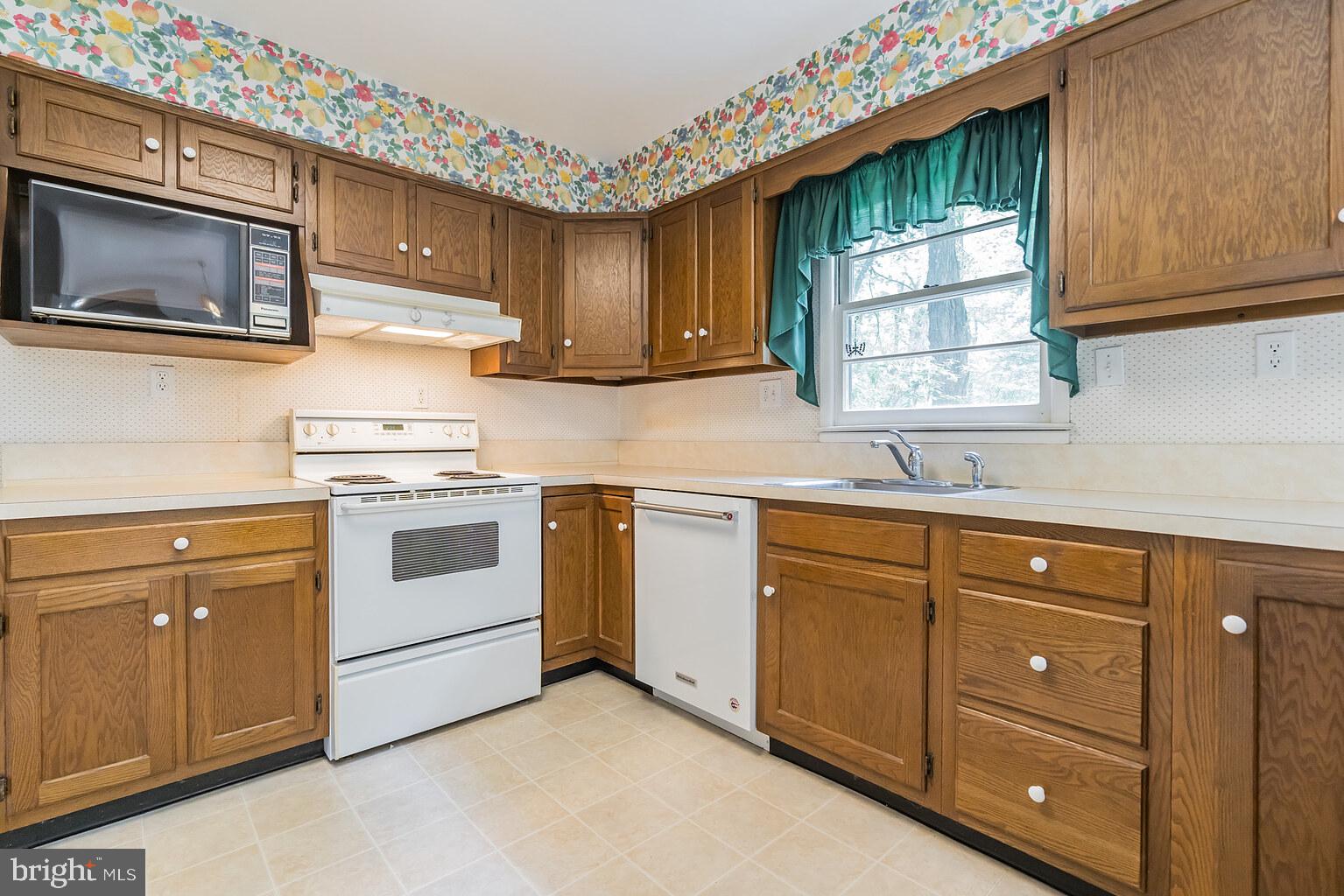 10017 Coach Road Vienna, VA 22181 - Photo 10 of 27 Gallery Image 10
