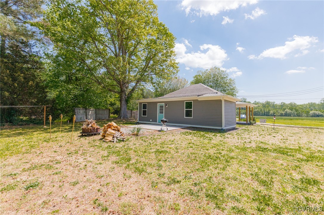274 Regina Road Lancaster, VA 22503 - Photo 25 of 26 a backyard of a house with table and chairs