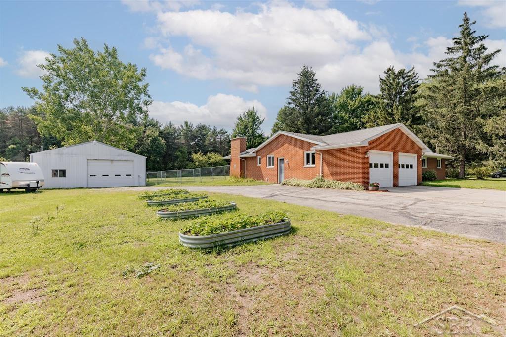 4949 North Hemlock Road Hemlock, MI 48626 - Photo 6 of 37