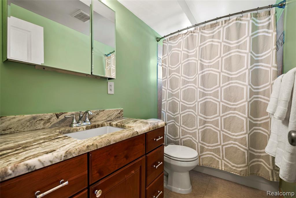 1479 North Pine Street Rochester Hills, MI 48307 - Photo 18 of 25