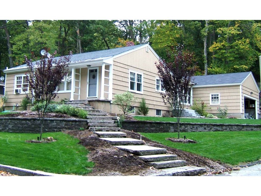 22 Larchmont Road Manchester, NH 03104 - Photo 1 of 15 Gallery Image 1
