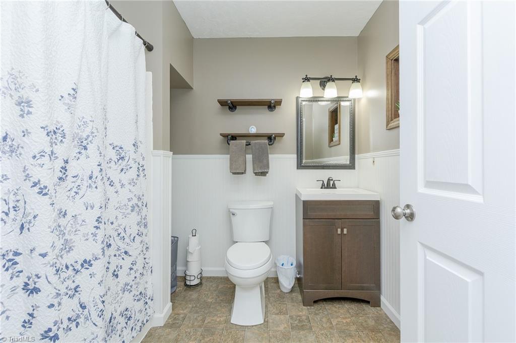 1268 North County Home Road Lexington, NC 27292 - Photo 22 of 45 2nd Bath (Hall)