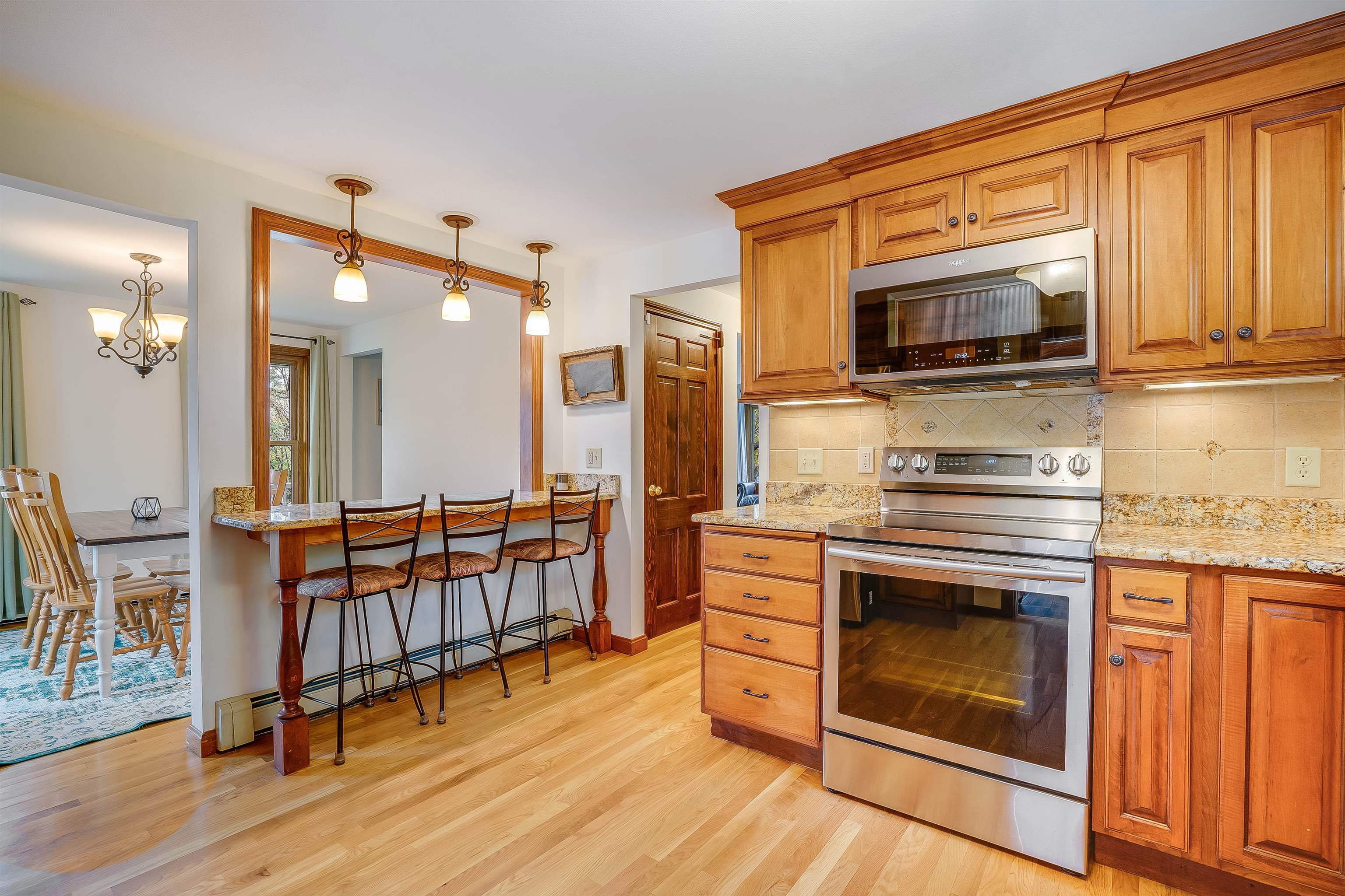 8 Winter Hill Road Derry, NH 03038 - Photo 11 of 38