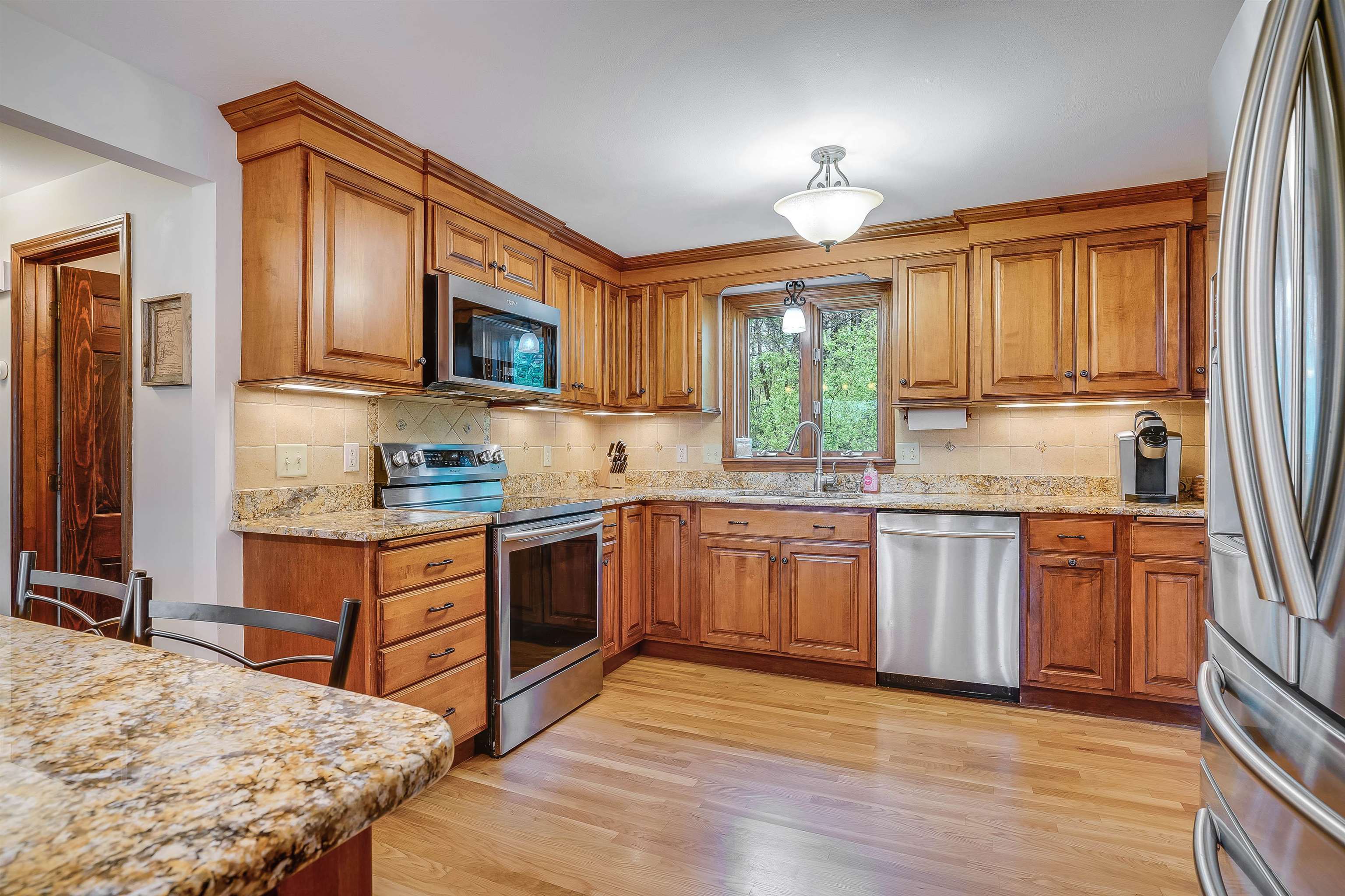 8 Winter Hill Road Derry, NH 03038 - Photo 14 of 38