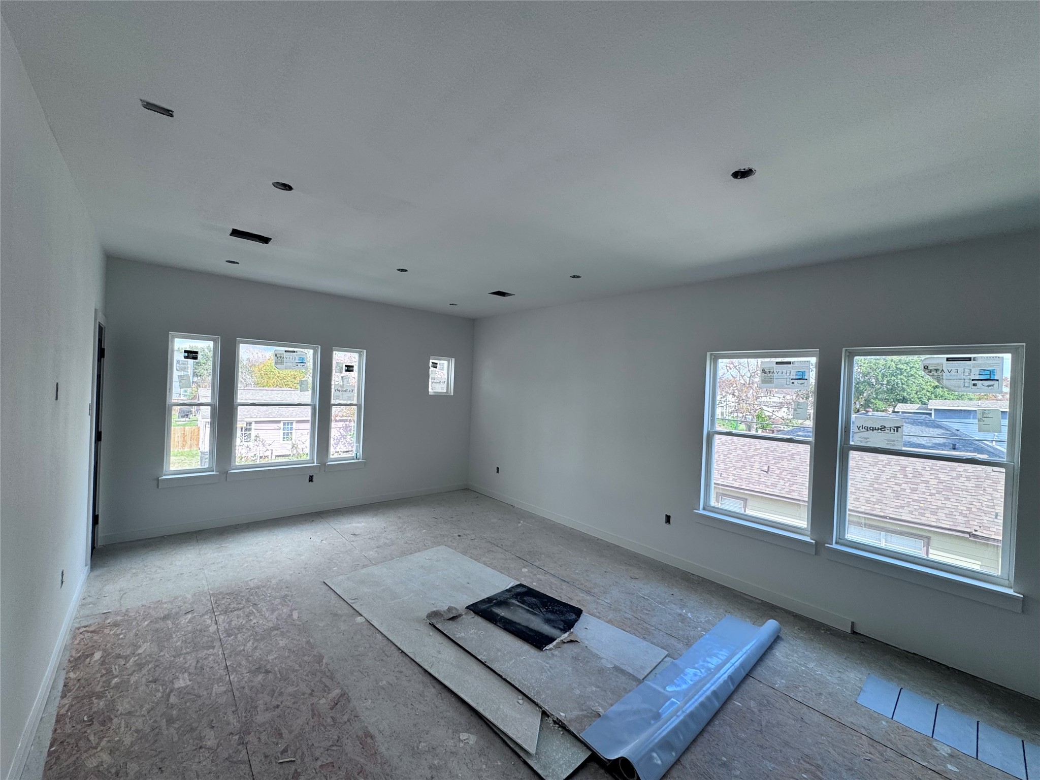 232 East 38th Street Houston, TX 77018 - Photo 3 of 8 a living room with window and a rug