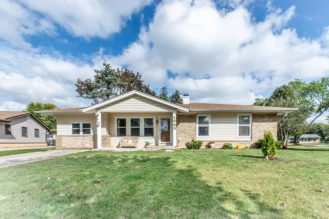 $399,900 | 1043 Elmwood Lane, Elk Grove Village, IL 60007